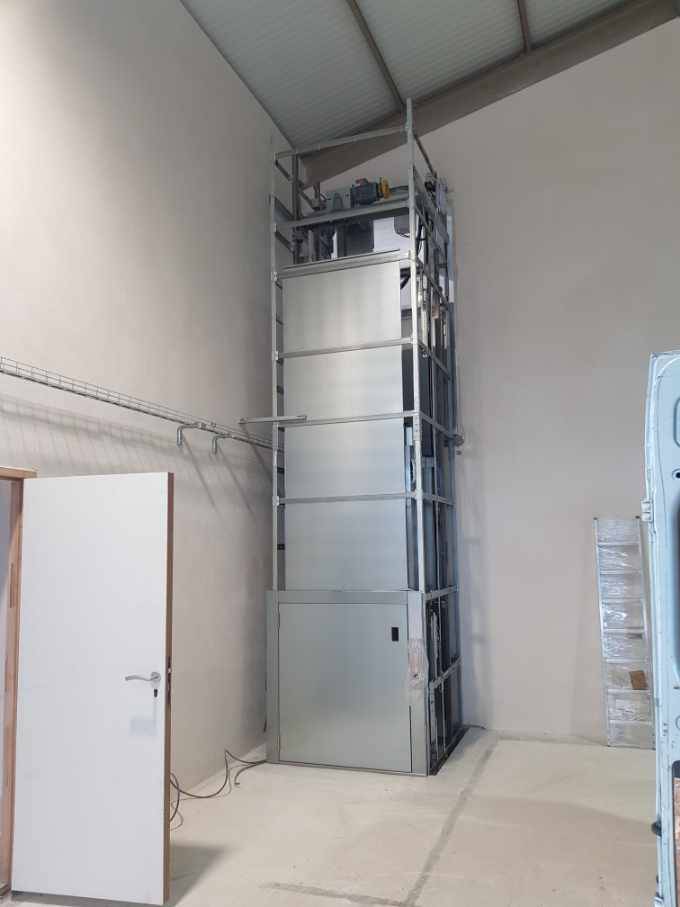 Demande de devis pour l’installation d’un monte-plat compact adapté aux hôtels ou restaurants à espace limité vers Aix-en-Provence 13 dans les Bouches-du-Rhône