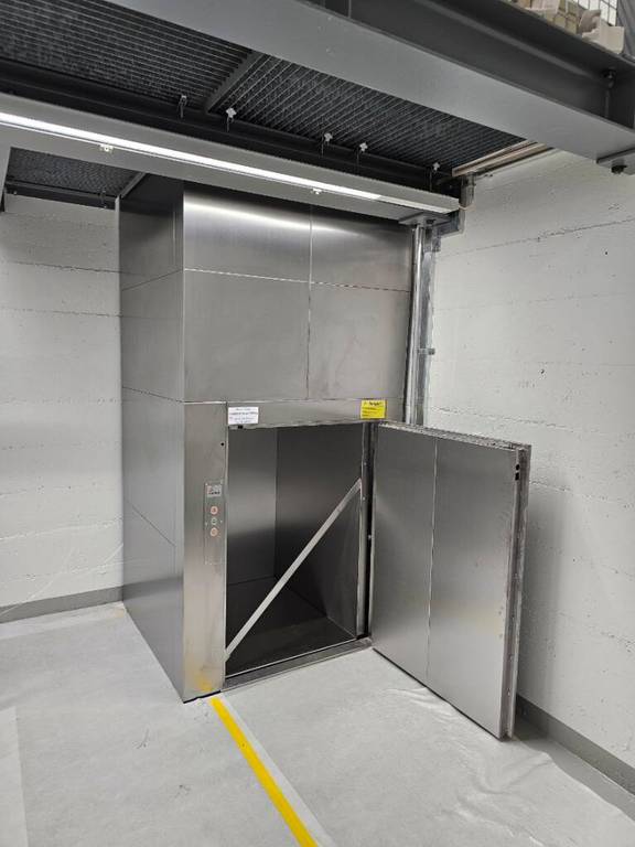 Installation d’ascenseurs avec charge utile de 630 kg et capacité de 8 personnes pour immeubles résidentiels ou professionnels à Aubagne 13 dans les Bouches-du-Rhône