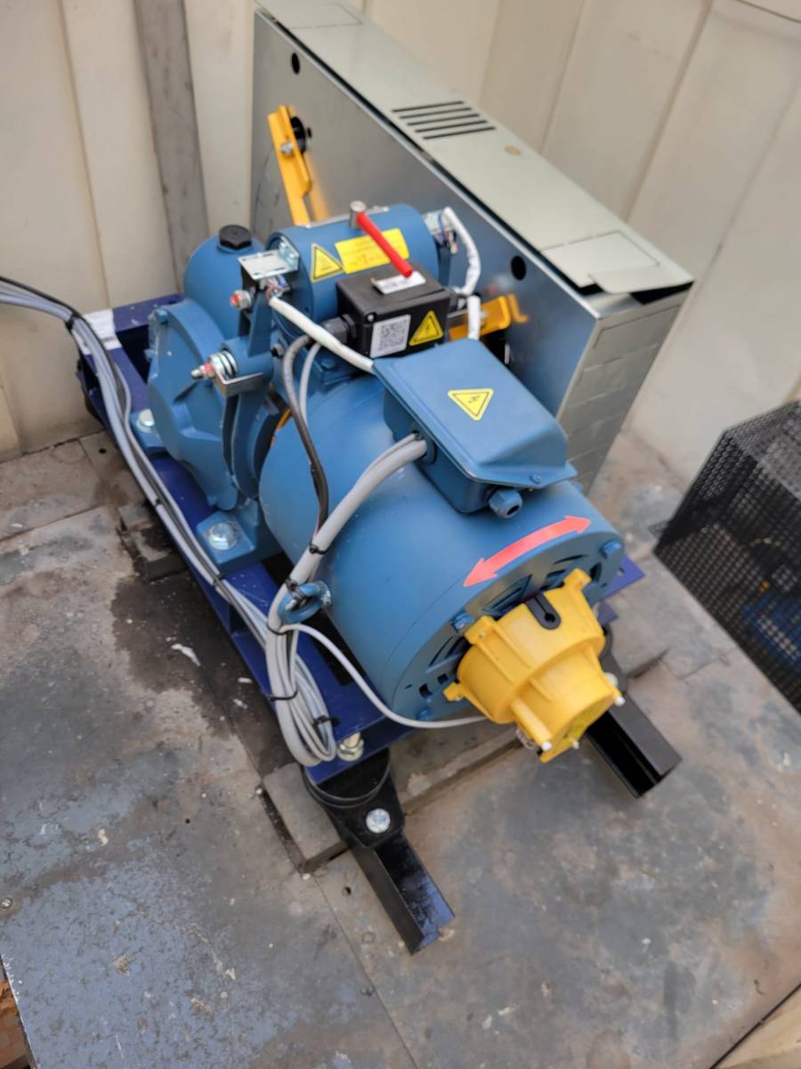 Installation d’ascenseurs avec charge utile de 630 kg et capacité de 8 personnes pour immeubles résidentiels ou professionnels à Salon-de-Provence 13 dans les Bouches-du-Rhône