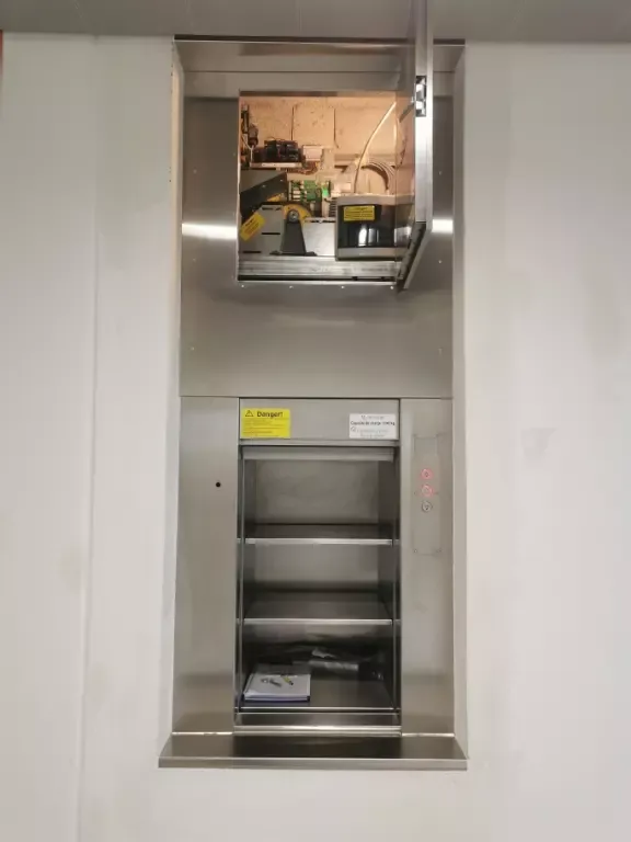 Maintenance préventive et réparation de monte-charge industriel pour entrepôt près de Istres 13 dans les Bouches-du-Rhône