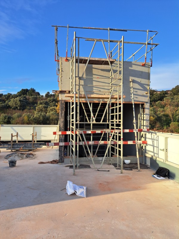 gaine de monte-voiture en construction à Marseille 