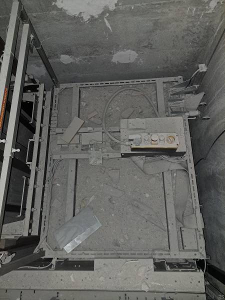 toit cabine ascenseur récupéré par EMA à Marseille 