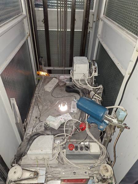 toit cabine sale récupéré par EMA à Marseille 