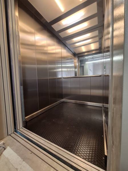 Cabine ascenseur Kleemann 800 kg installé par EMA à Bouc Bel Air