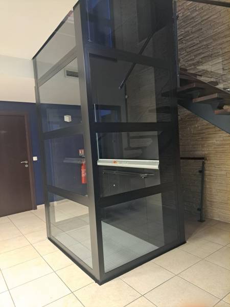 Elévateur PMR barduva installé par EMA à Bouc Bel Air 