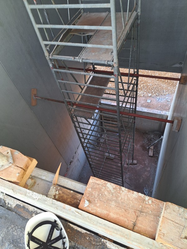 gaine de monte-voiture en construction à Marseille 