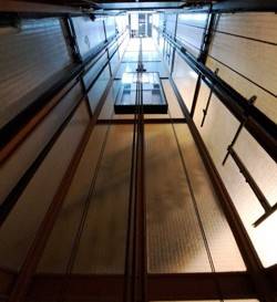 Gaine de l'ascenseur ancien à Marseille 