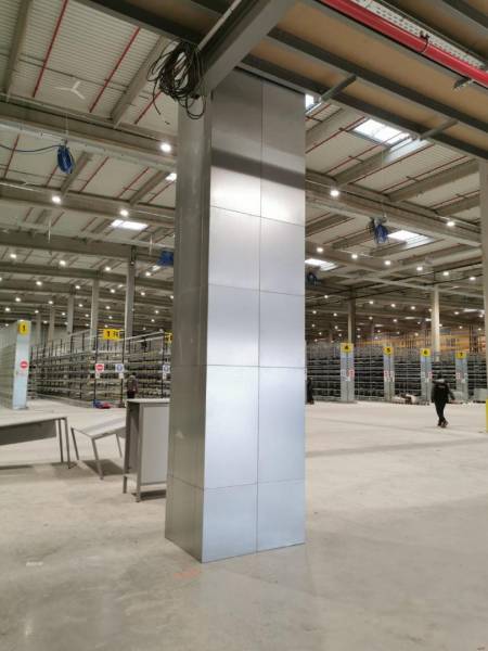 monte-charges 100 kg dans un pylône autoporteur installé par EMA 