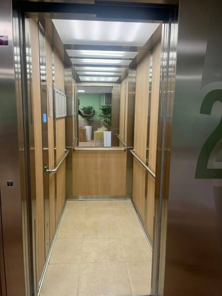 Vue intérieure de l’ascenseur installé à Istres