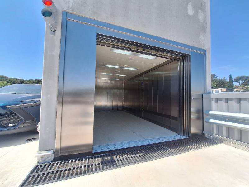 Vue étage 1 du monte-voiture installé par EMA à Marseille 