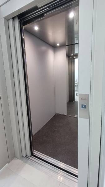 Intérieur cabine installé par EMA à Auriol 