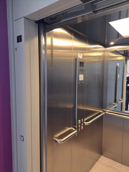 ascenseur installé par EMA dans l'espace réalité virtuelle de ISTRES 