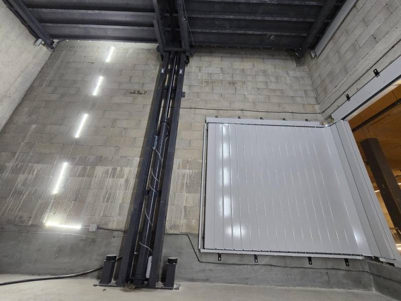 monte-voiture hydraulique installé par EMA à Aubagne 