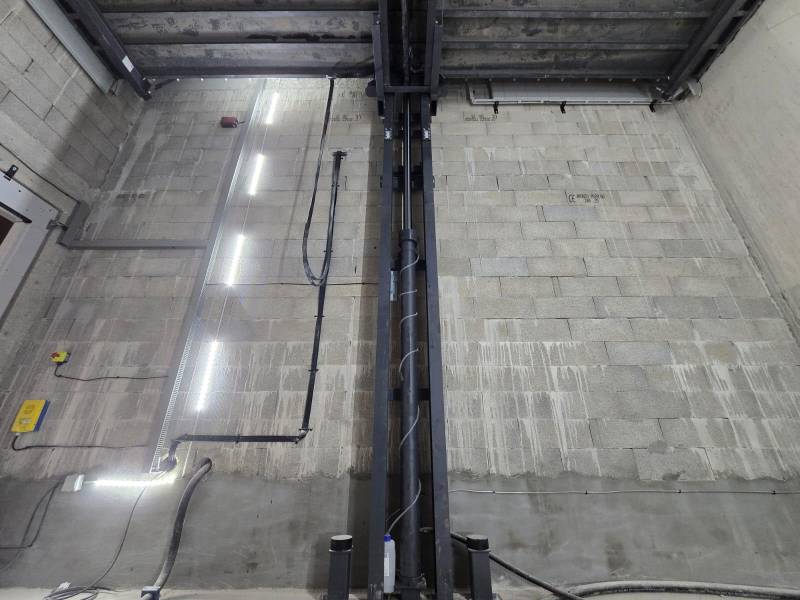 Gaine monte-véhicule hydraulique EMA à Aubagne