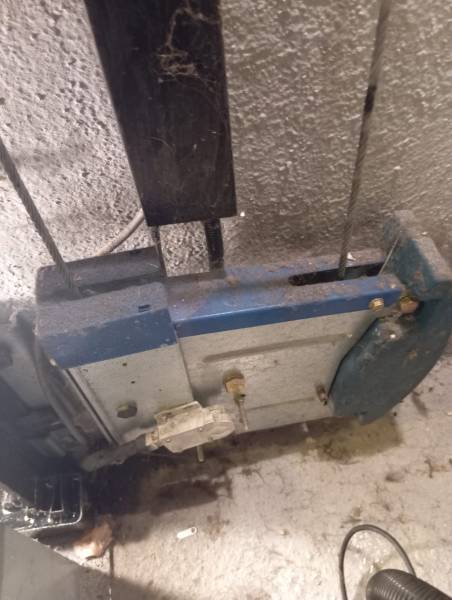 ascenseur sale à Marseille 