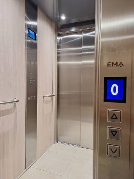 intérieur cabine ascenseur MP installé par EMA