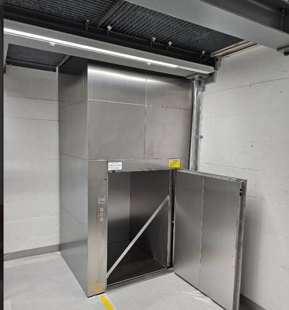 monte-charges BKG pour commerce à Marseille 